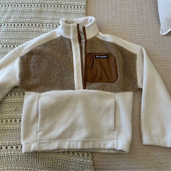 Columbia Jackets & Blazers - Columbia Womens Cream and Brown Fleece Pullover